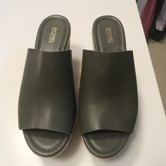 Platform Sandals - Picture 1 of 4